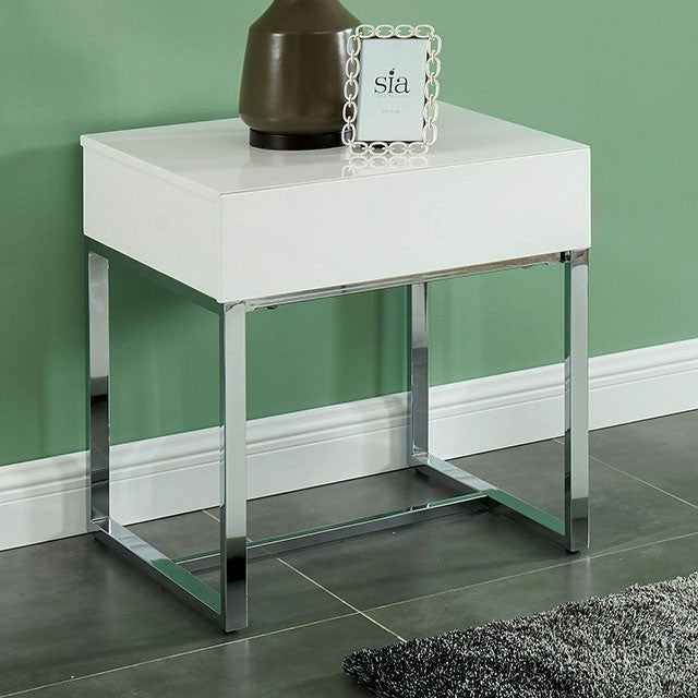 Juni-End Table